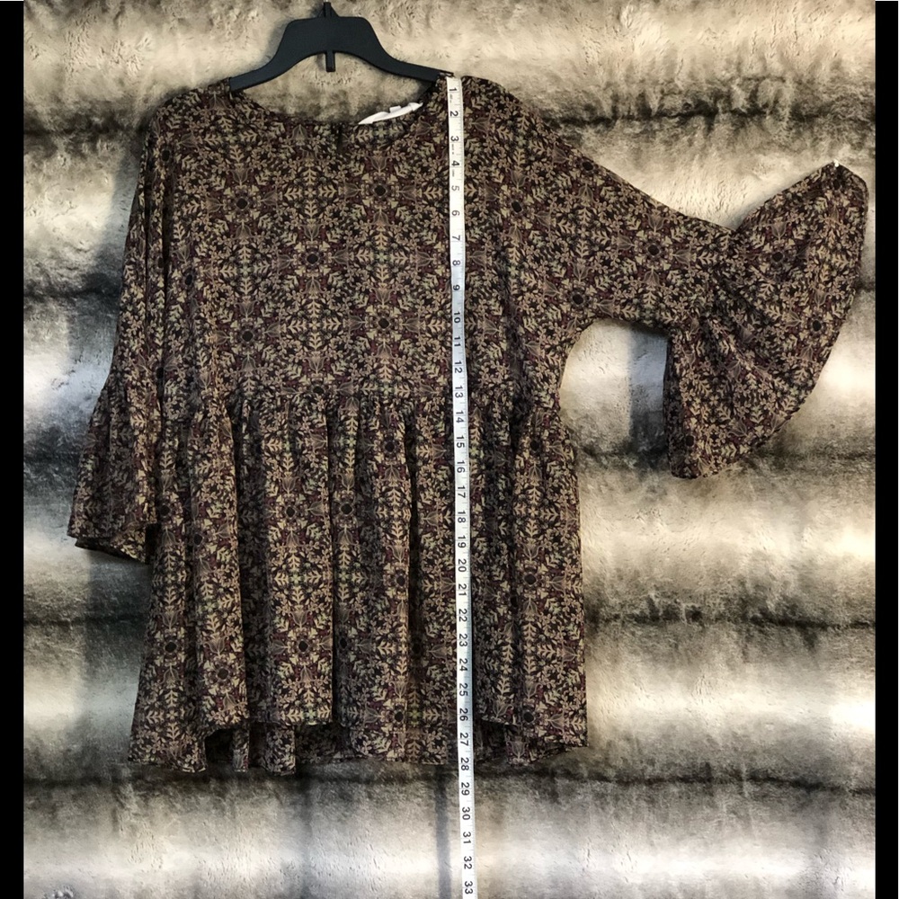 BCBGeneration 🌸Ruffle Top (r22) - Picture 4 of 6